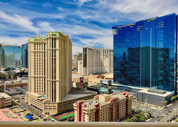 No Resort Fee - Balcony Strip Views, Pools & Parking Las Vegas
