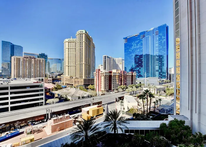 No Resort Fee - Balcony Strip Views, Pools & Parking Las Vegas