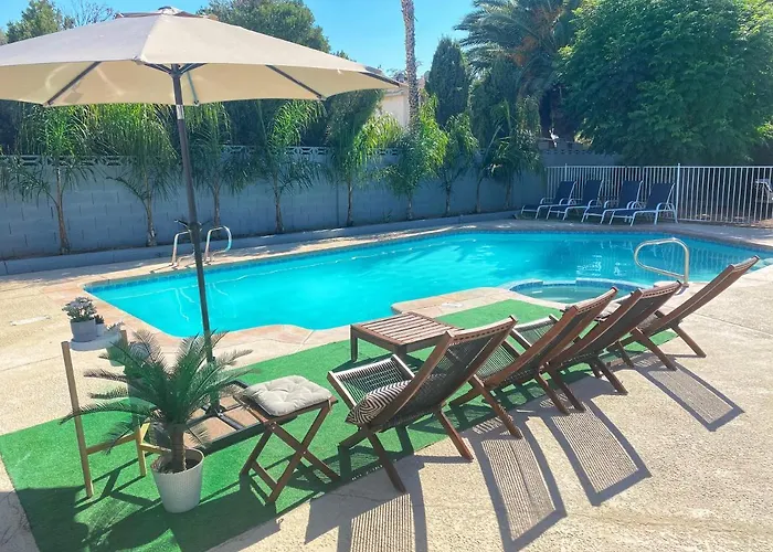 Renovated Pool, Hottub & Bbq And New Full Kitchen