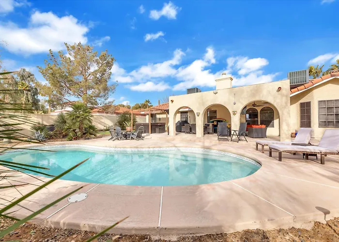 Ranch Villa 1 Level On Half Acre 8-Min From Strip