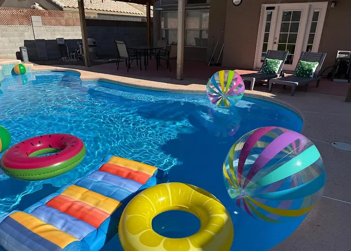Newly Remodeled Pool Villa-Fast Wifi -Summerlin
