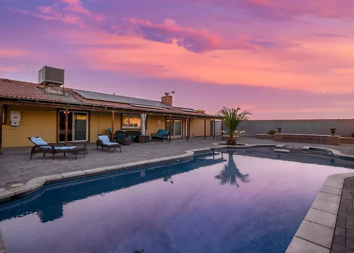 Ranch Style Home With Pool, Hot Tub, Bbq Near Strip