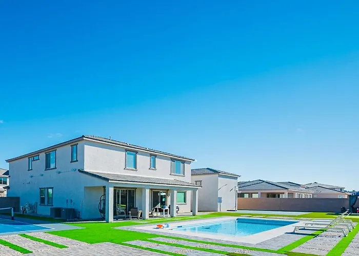 Modern Spacious 6Br Villa With Game Loft 5 Min To Strip, Stadium & Shopping!