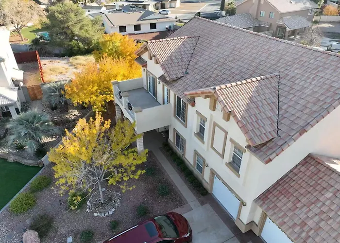Luxury Vegas Estate With A Swimming Pool, A Basket Ball Court & Close To Strip